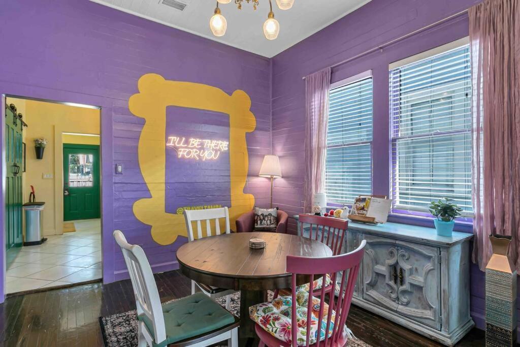 טאמפה Friends Airbnb Themed 2Bed 2Bath Walkable To All Of Ybor מראה חיצוני תמונה