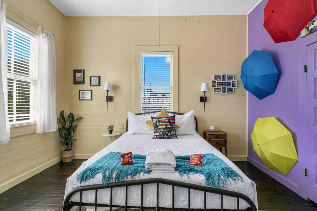 טאמפה Friends Airbnb Themed 2Bed 2Bath Walkable To All Of Ybor מראה חיצוני תמונה